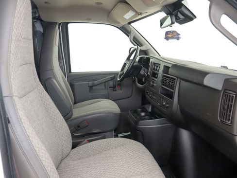 Used 2021 GMC Savana 2500 Extended w/ Driver Convenience Package image 16