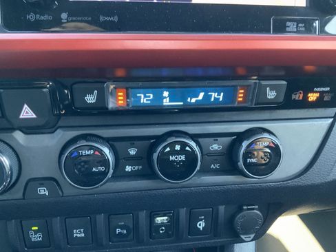 Used 2017 Toyota Tacoma TRD Off-Road image 43