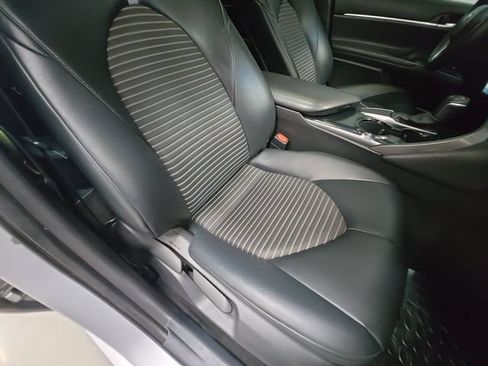 Used 2020 Toyota Camry SE FWD image 29
