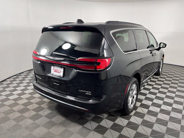 Used 2023 Chrysler Pacifica Limited AWD/4WD image 7