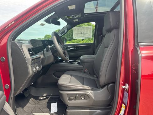New 2026 Chevrolet Suburban RST w/ Comfort Package AWD/4WD image 22