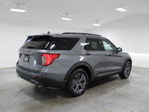 Used 2023 Ford Explorer XLT w/ Equipment Group 202A RWD image 9
