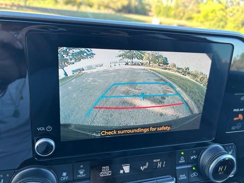 Used 2023 Toyota Highlander XLE image 25