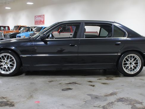 Used 2001 BMW 740iL RWD image 25