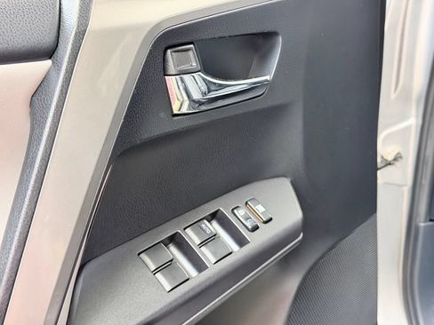 Used 2018 Toyota RAV4 XLE FWD image 9