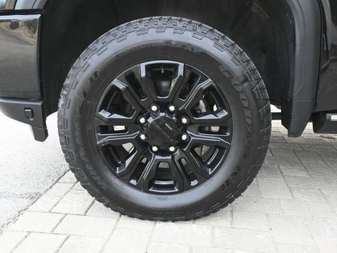 Used 2023 GMC Sierra 2500 Denali w/ Denali Black Diamond Edition AWD/4WD image 12