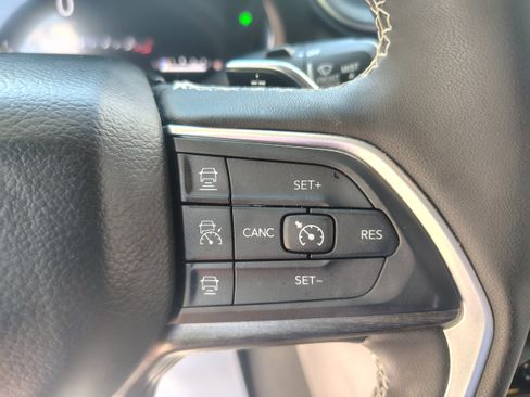 Certified 2024 Jeep Grand Cherokee Limited w/ Black Appearance Package AWD/4WD image 34
