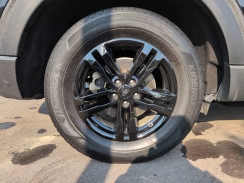 Certified 2023 Ford Explorer XLT w/ Equipment Group 202A AWD/4WD image 12