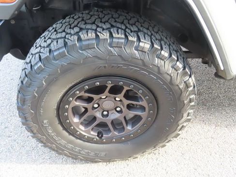 Used 2021 Jeep Wrangler Unlimited Rubicon w/ Xtreme Recon 35" Tire Package image 17
