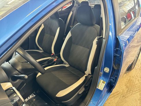 Used 2021 Nissan Versa SV image 17