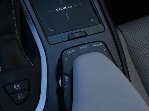 Used 2020 Lexus UX 250h w/ Premium Package image 22