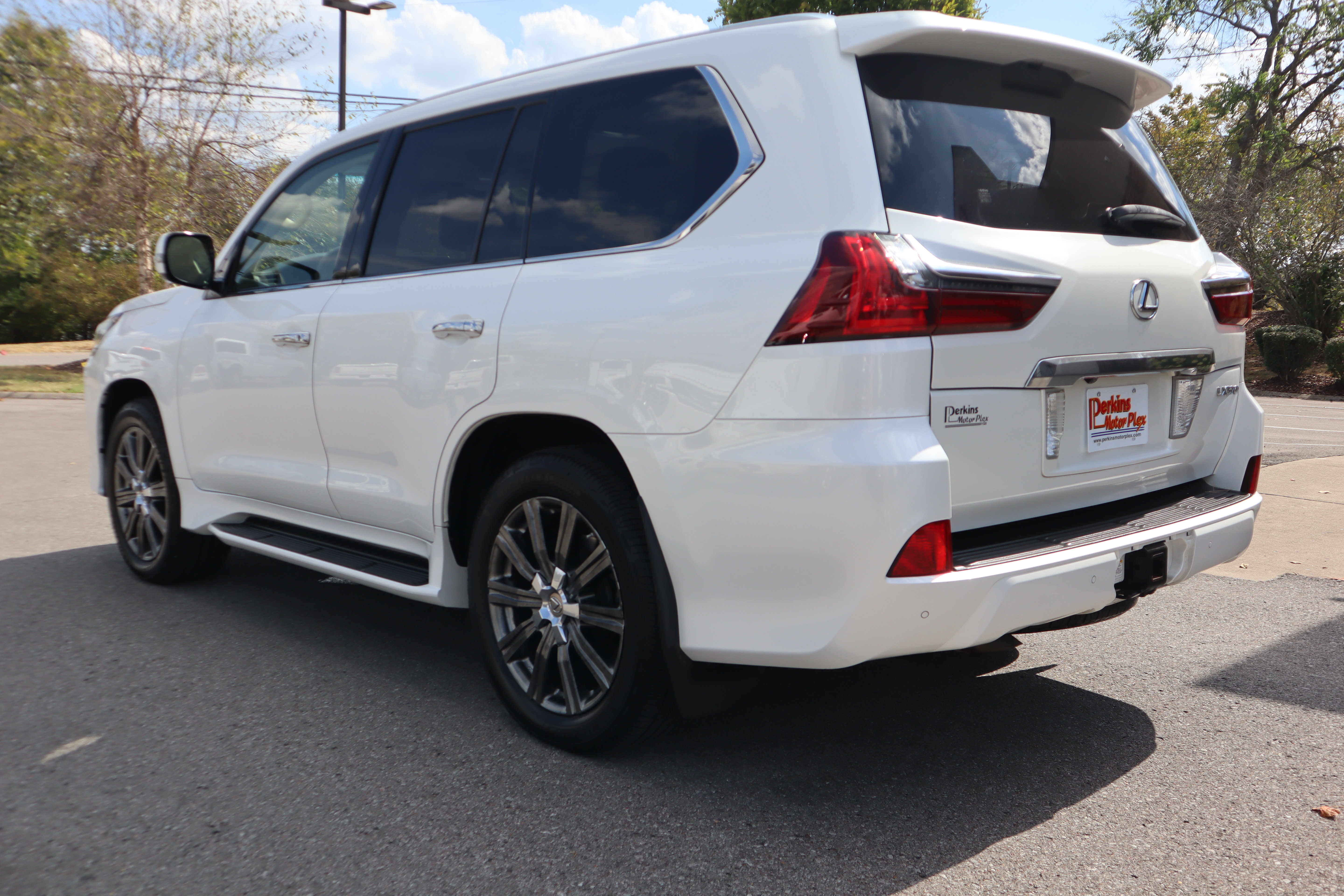 Used 2016 Lexus LX 570 4WD w/ Luxury Package image 9