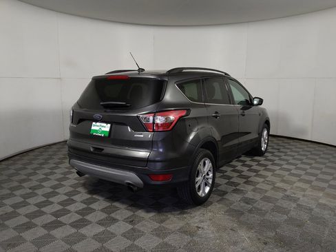 Used 2018 Ford Escape SE w/ Ford Safe & Smart Package FWD image 9