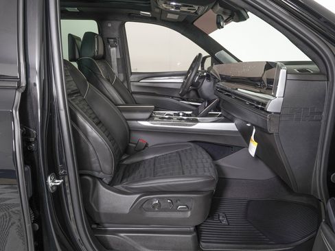 Used 2025 Cadillac Escalade V w/ LPO, ONYX Package image 10