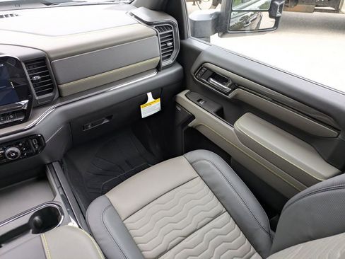 New 2026 Chevrolet Silverado 2500 ZR2 AWD/4WD image 18