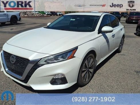 Used 2020 Nissan Altima 2.5 SV image 1