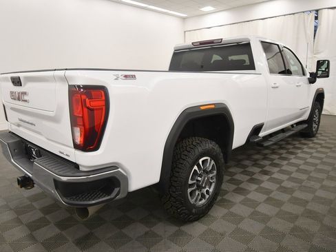 Used 2024 GMC Sierra 3500 SLE w/ SLE Convenience Package image 8