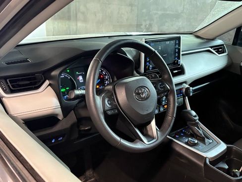 Used 2021 Toyota RAV4 XLE w/ Convenience Package AWD/4WD image 4