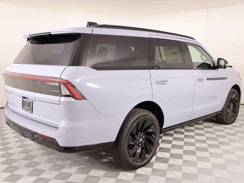 New 2025 Lincoln Navigator Reserve w/ Jet Appearance Package AWD/4WD image 22