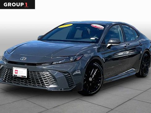 Certified 2025 Toyota Camry SE w/ Convenience Package FWD image 1