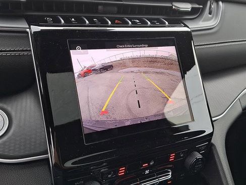 New 2025 Jeep Grand Cherokee Altitude image 15