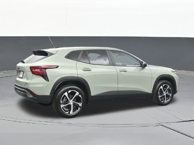 Used 2024 Chevrolet Trax RS FWD image 15