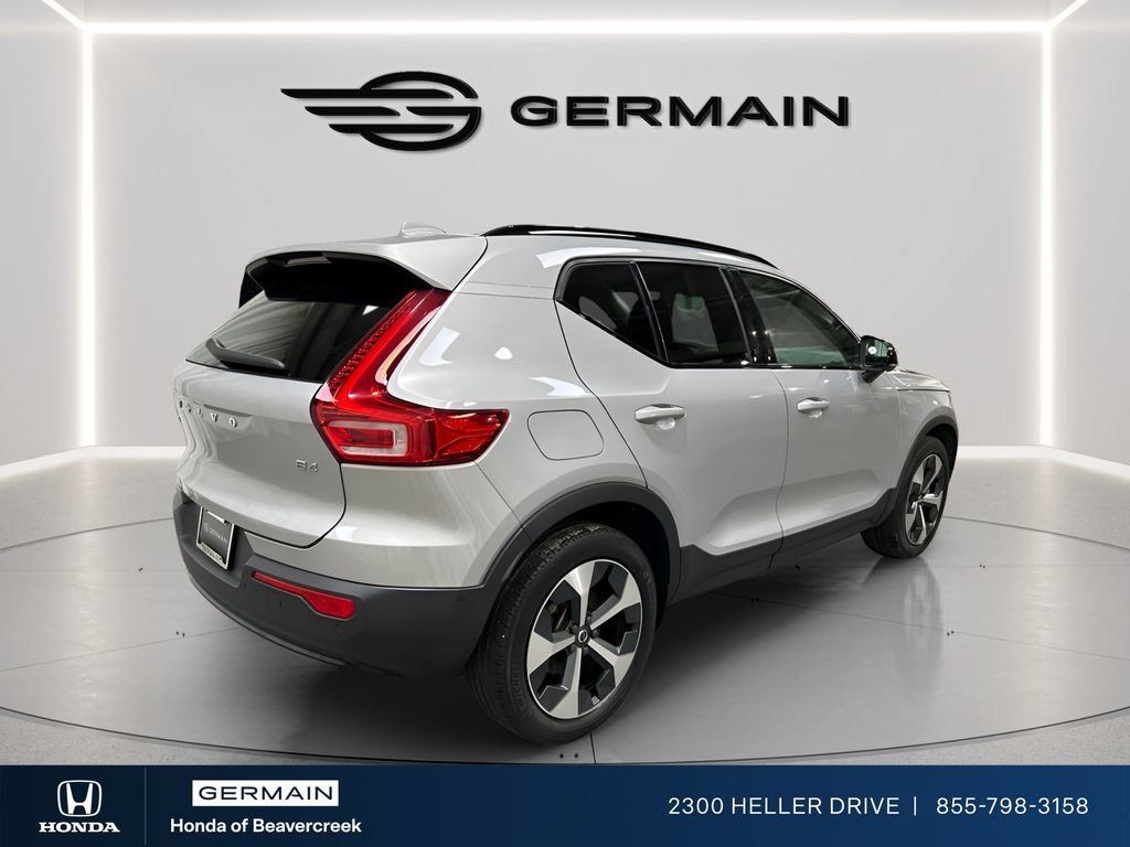 Used 2023 Volvo XC40 B4 Ultimate FWD image 8