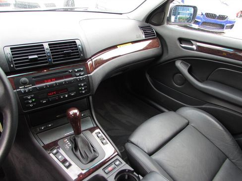 Used 2003 BMW 325i Sedan RWD image 17