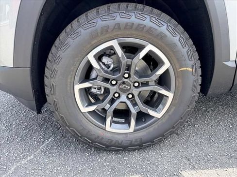 New 2026 Chevrolet Equinox ACTIV w/ Convenience Package III AWD/4WD image 32