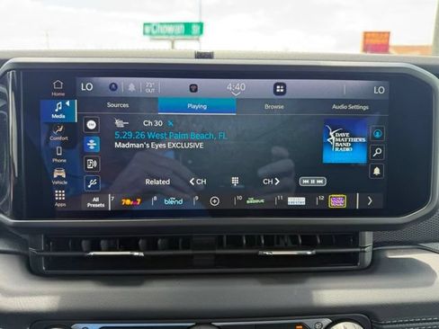 Used 2025 Jeep Gladiator Mojave w/ Dual Top Group AWD/4WD image 19