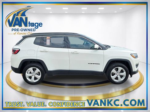 Used 2019 Jeep Compass Latitude w/ Cold Weather Group AWD/4WD image 5