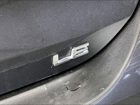 Used 2025 Toyota Highlander LE FWD image 21