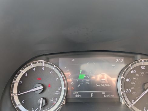 Used 2022 Toyota Highlander XLE AWD/4WD image 25