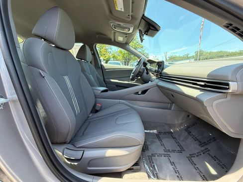 Used 2023 Hyundai Elantra SEL w/ Convenience Package FWD image 26