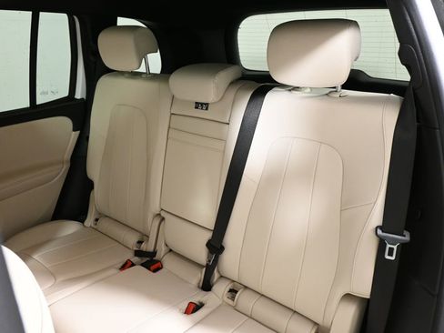 Used 2026 Mercedes-Benz GLB 250 4MATIC image 4