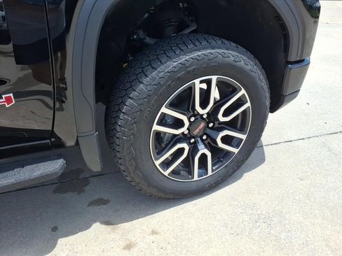 New 2026 GMC Sierra 1500 AT4 w/ AT4 Premium Package AWD/4WD image 9