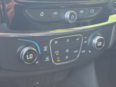 Used 2023 Chevrolet Traverse LT FWD image 29
