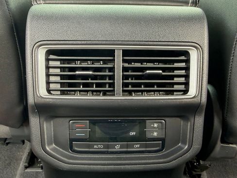 Used 2025 Volkswagen Atlas SE AWD/4WD image 24