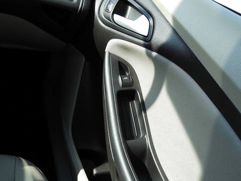 Used 2016 Ford Focus SE FWD image 35