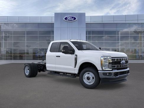 New 2025 Ford F350 XL w/ XL Chrome Package image 7