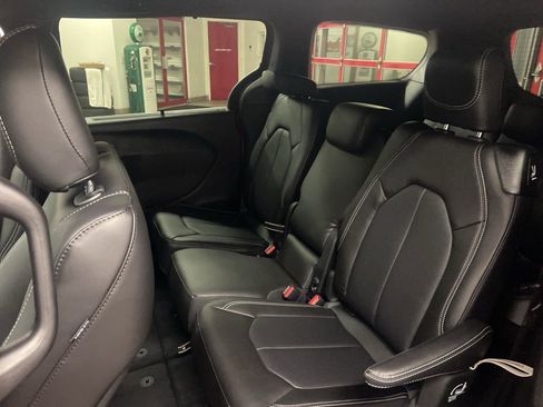New 2026 Chrysler Pacifica Select image 7
