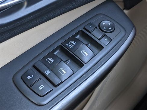 Certified 2019 Jeep Cherokee Latitude w/ Popular Appearance Group image 17