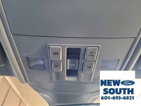 Used 2024 Volkswagen Jetta SE image 25