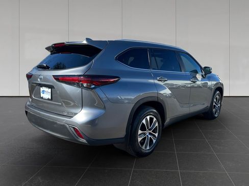 Used 2026 Toyota Highlander XLE image 5