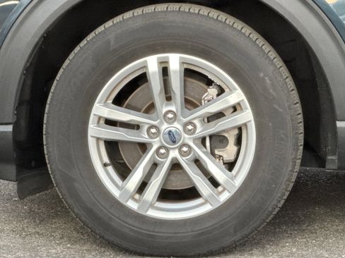 Certified 2022 Ford Explorer XLT w/ Equipment Group 202A image 27