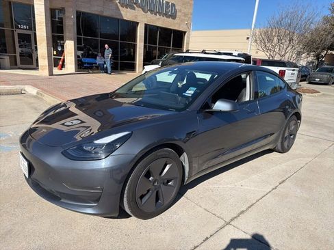 Used 2023 Tesla Model 3 Standard Range image 2