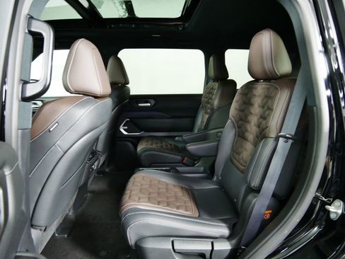 New 2025 Nissan Armada Platinum Reserve image 16