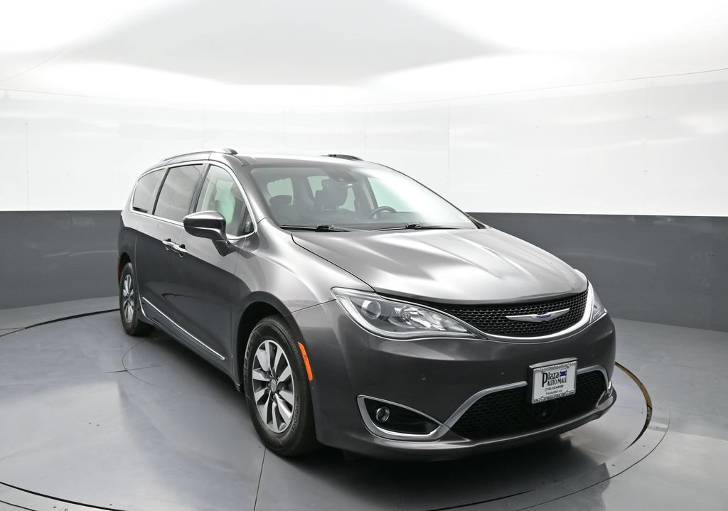 Used 2020 Chrysler Pacifica Touring-L Plus FWD image 3
