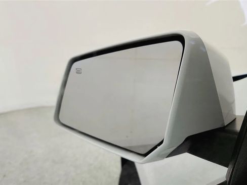 Used 2017 Chevrolet Traverse LT w/ Style and Technology Package FWD image 24