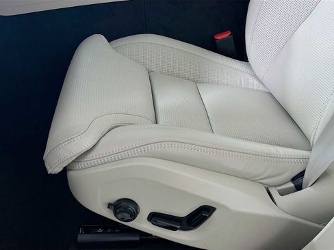 New 2026 Volvo XC60 B5 Ultra w/ Protection Package Premier image 18